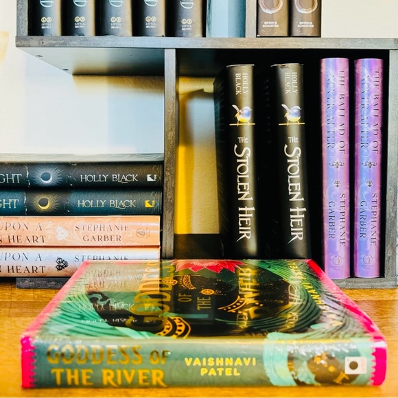 Illumicrate Exclusive Signed Edition Goddess of the River - Picture 6 of 8